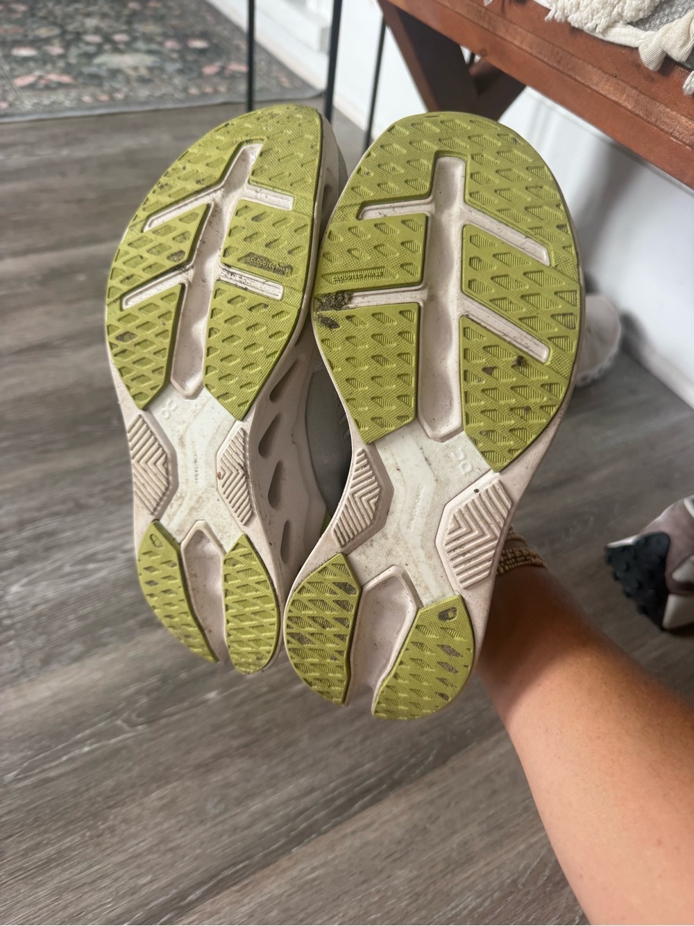 On Cloud eclipse Running Shoes in white/sand with Lime Accents - Picture 3 of 7